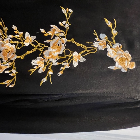 Silky Bomber with charming embroidery size 6 - Picture 6 of 8